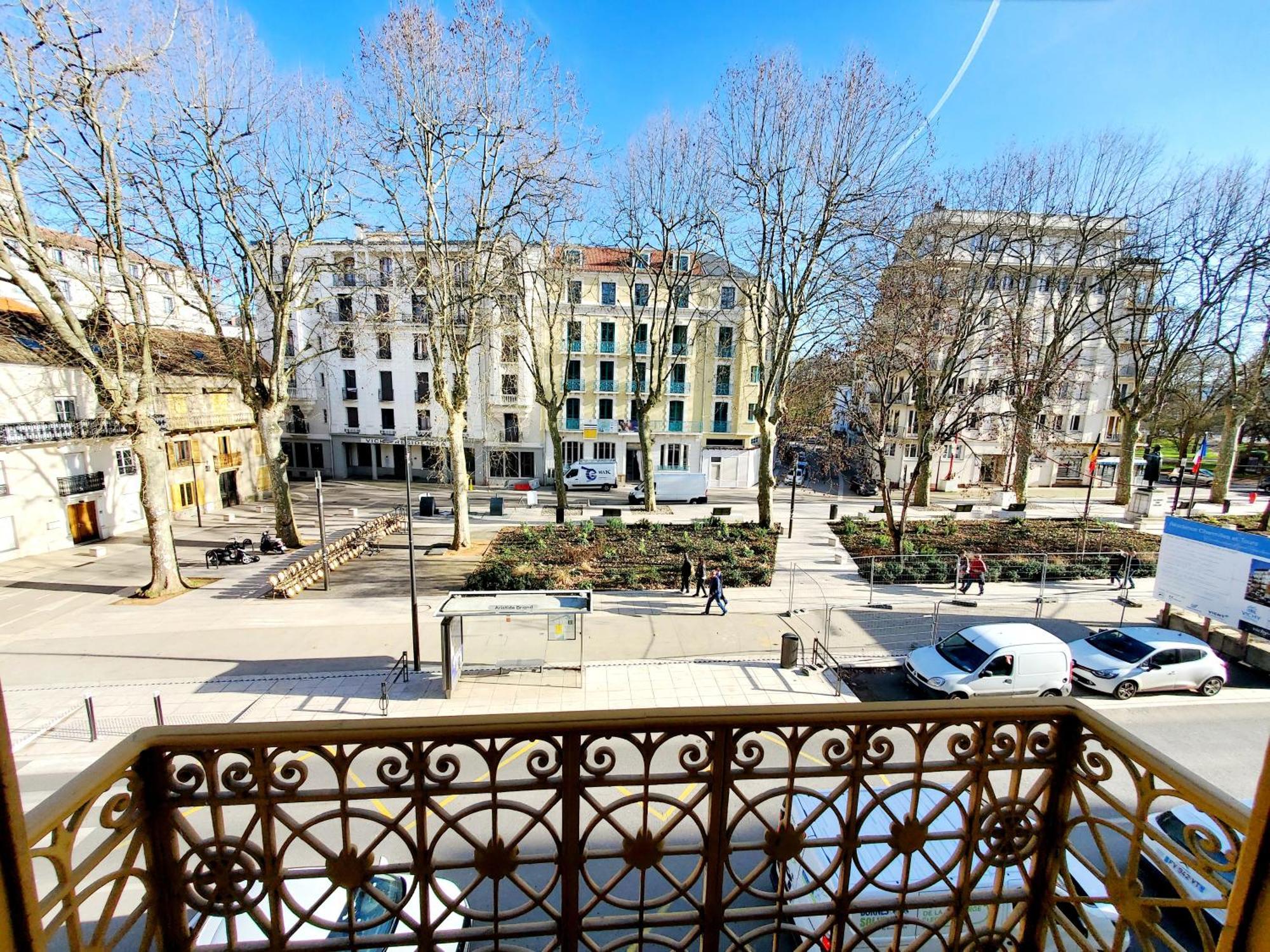Logis Hotel Belle Etoile Виши Екстериор снимка