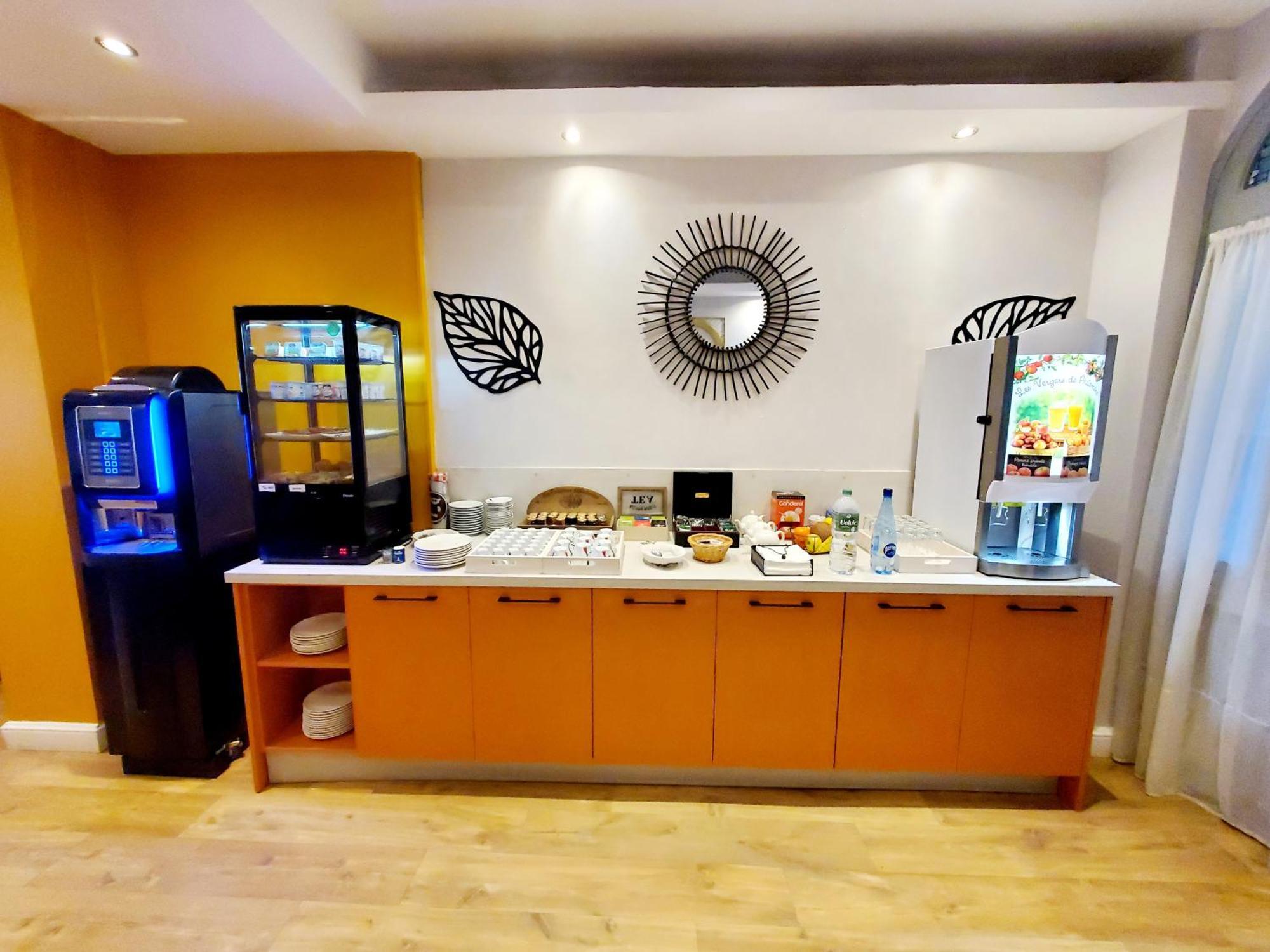Logis Hotel Belle Etoile Виши Екстериор снимка
