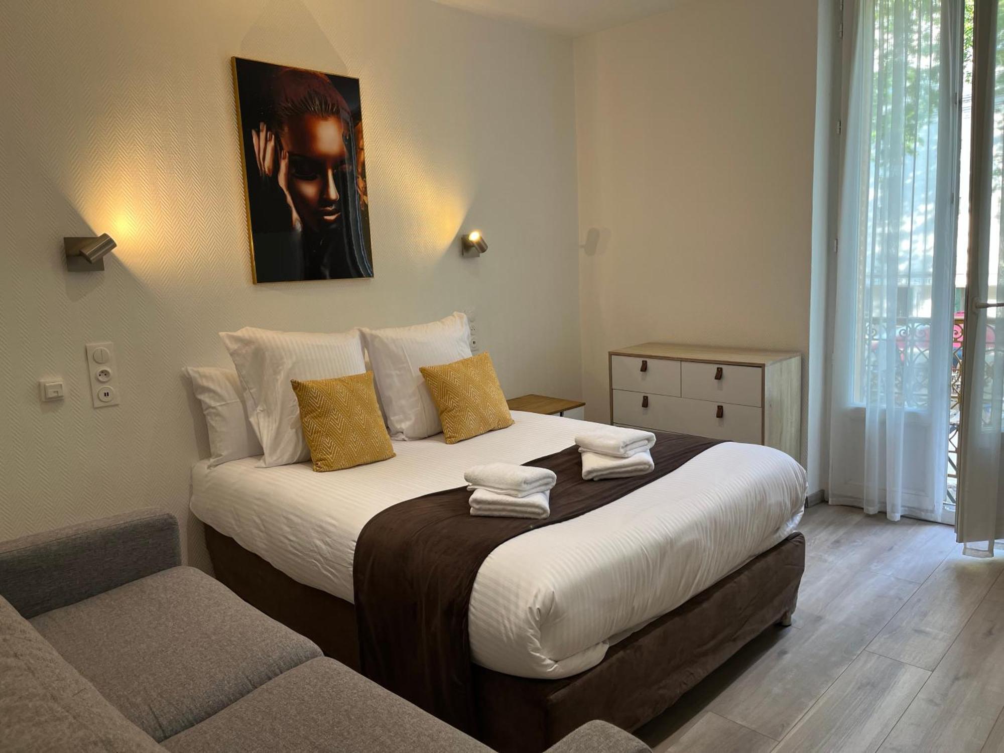 Logis Hotel Belle Etoile Виши Екстериор снимка